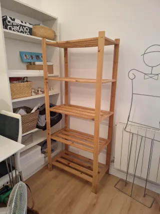 Estantería de madera
