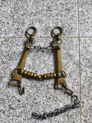 Bocado de caballo (freno) con cadena en bronce