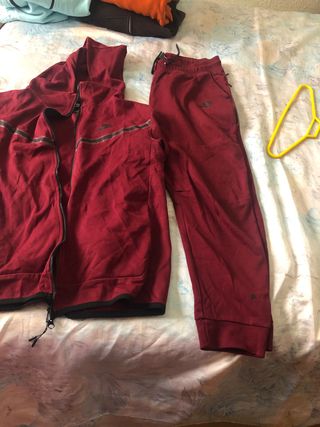 Conjunto deportivo Nike rojo