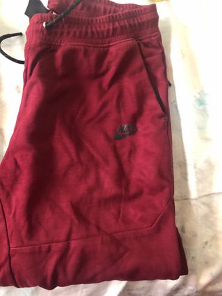 Conjunto deportivo Nike rojo