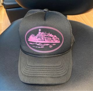 Gorra Corteiz Negra con Logo Rosa