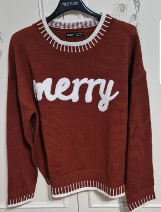 Maglione SHEIN donna marrone con scritta merry