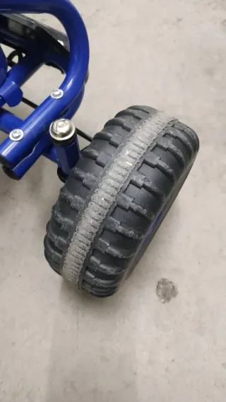 Coche de pedales azul 4-6 años