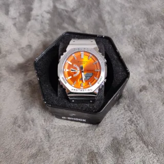 Reloj Casio de acero con dial naranja