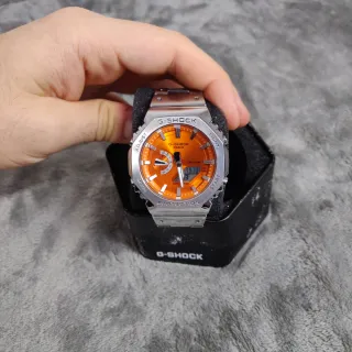 Reloj Casio de acero con dial naranja