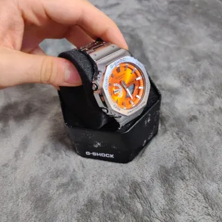 Reloj Casio de acero con dial naranja