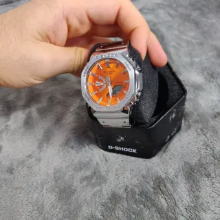Reloj Casio de acero con dial naranja