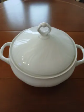 Sopera de porcelana beige