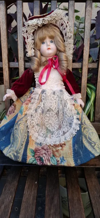 Muñeca de porcelana francesa antigua