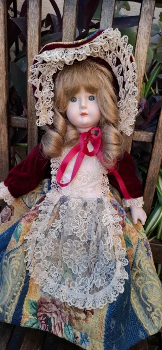 Muñeca de porcelana francesa antigua