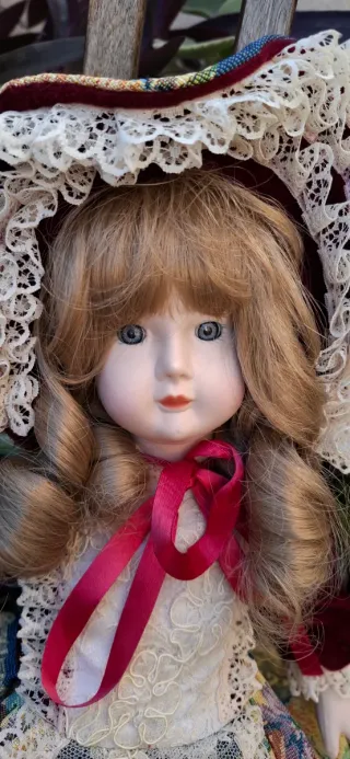 Muñeca de porcelana francesa antigua