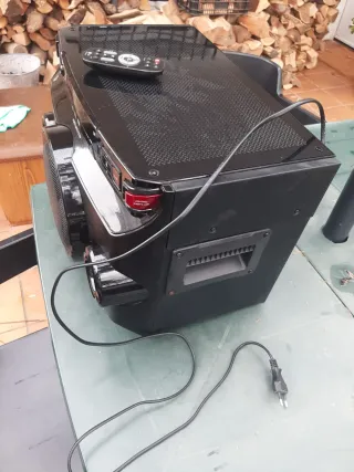 Altavoz Bluetooth LG Negro y Rojo