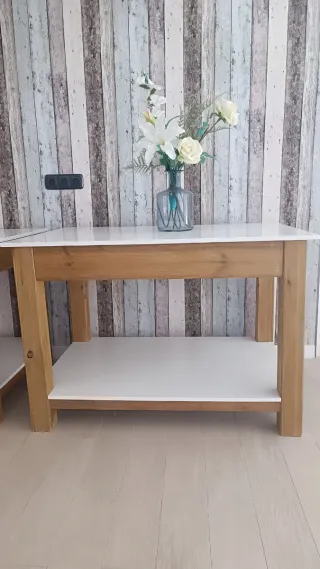 Mesa de madera y cristal