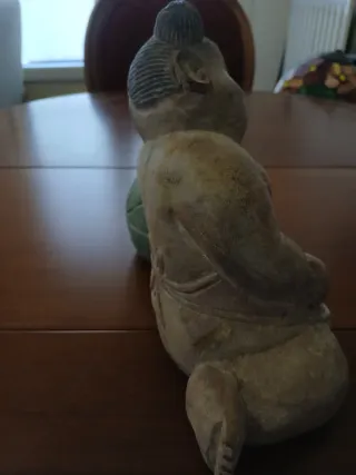 Figura de madera niño con pelota