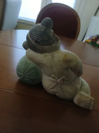 Figura de madera niño con pelota