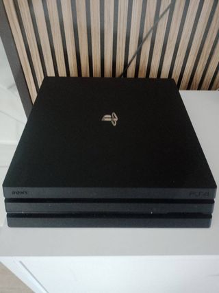 PS4 Pro (PlayStation 4 Pro) + 1 Controller
