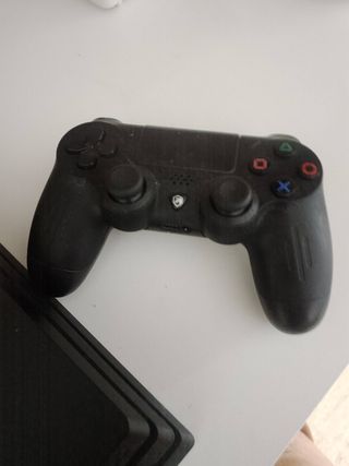 PS4 Pro (PlayStation 4 Pro) + 1 Controller
