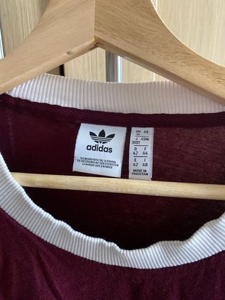 Camiseta Adidas Roja con Rayas Blancas