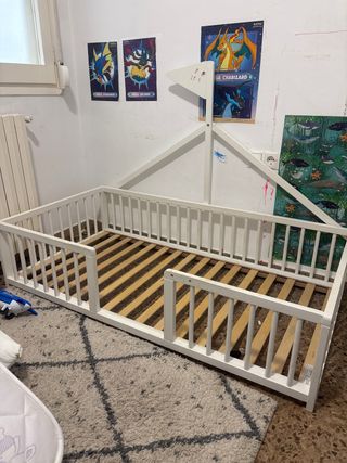 Cama infantil con barreras blancas