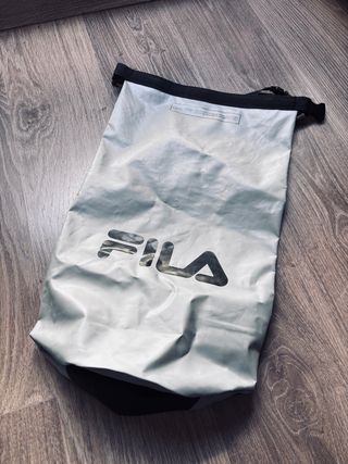 Bolsa impermeable Fila plateada