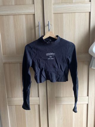 Bershka Camiseta Negra Manga Larga Yosemite