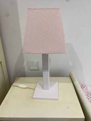 Lámparas y textiles Laura Ashley habitación niña