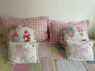 Lámparas y textiles Laura Ashley habitación niña