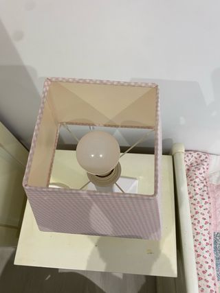 Lámparas y textiles Laura Ashley habitación niña