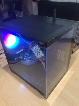 Computer desktop Micro ATX i3
