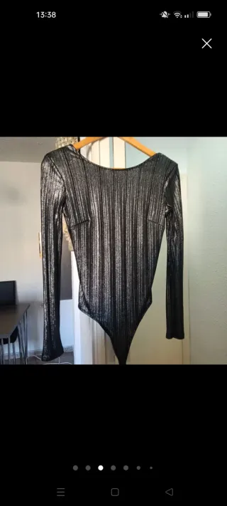 Body Bershka plateado talla M