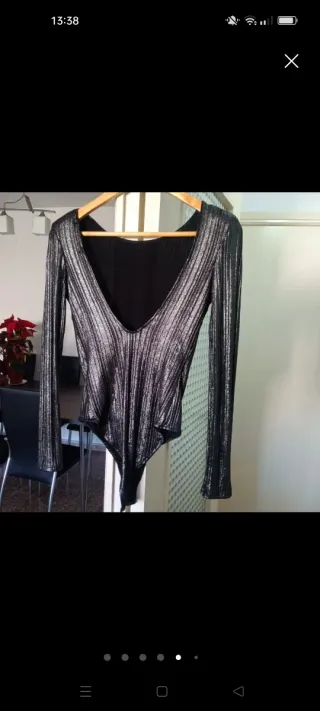 Body Bershka plateado talla M