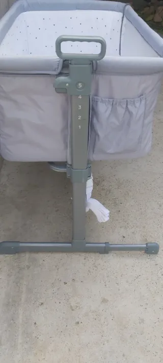 Cuna de bebé con colchón