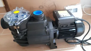 Bomba para piscina negra