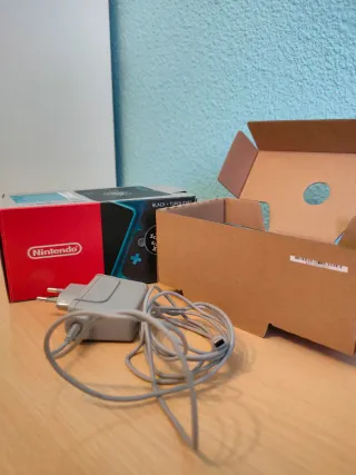 Nintendo 2DS XL con custodia e accessori