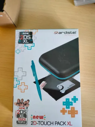 Nintendo 2DS XL con custodia e accessori