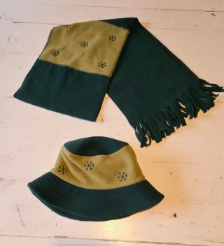 Conjunto polar bufanda y gorro con copos