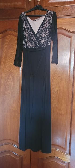 Vestido largo negro con encaje