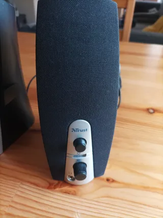 Colunas de som Trust pretas