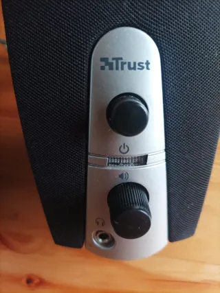 Colunas de som Trust pretas