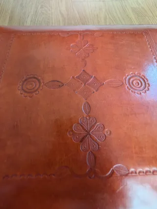 Caja africana de cuero artesanal