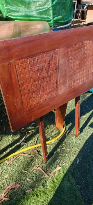 Mesa de comedor de madera