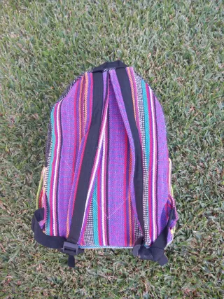 Mochila Beige con Símbolos de Paz