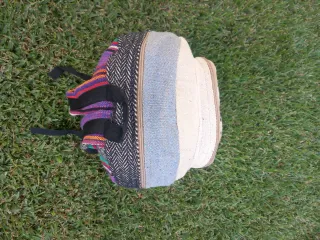 Mochila Beige con Símbolos de Paz