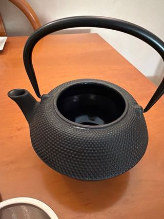 Tetera de hierro fundido negra
