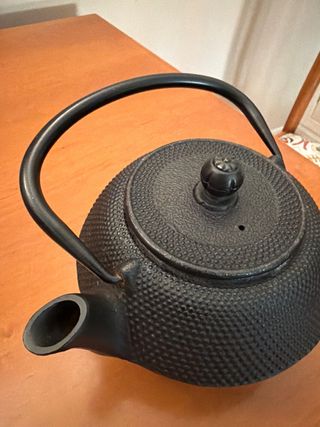 Tetera de hierro fundido negra