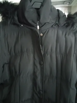 Tres cuartos acolchado en negro