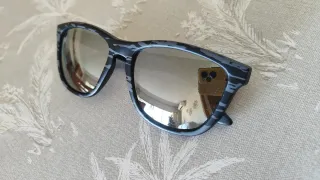 Gafas de sol Hawkers negras y grises