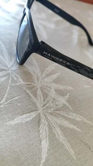 Gafas de sol Hawkers negras y grises