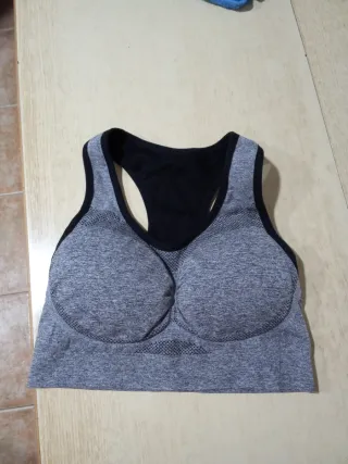 Sujetador deportivo gris Talla L Nuevo nunca usado