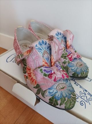 Corpiño Fallera Niña  y  Zapatos (talla 36)